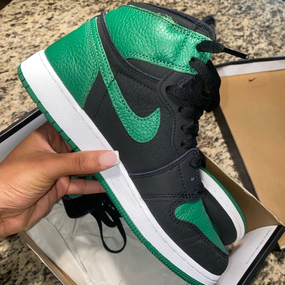 Air Jordan Retro 1  Pine Forest. Great condition worn once.